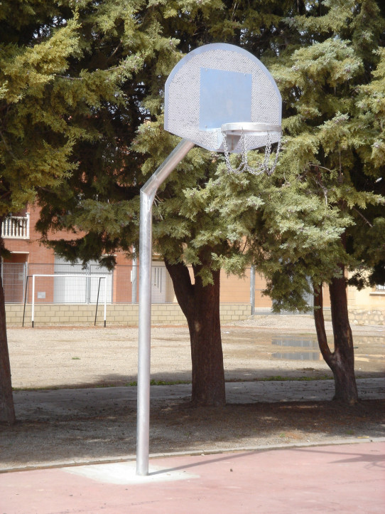 Anti-vandal basket