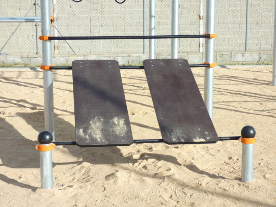 Banc abdominals inclinat doble Street Workout Cal·listènia