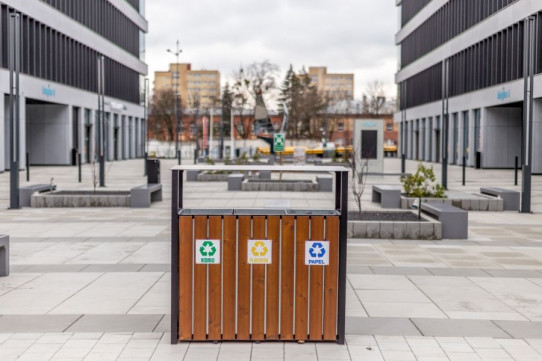 Papelera de reciclatge Río