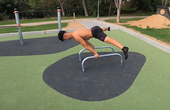 Paralelas bajas Street Workout calistenia