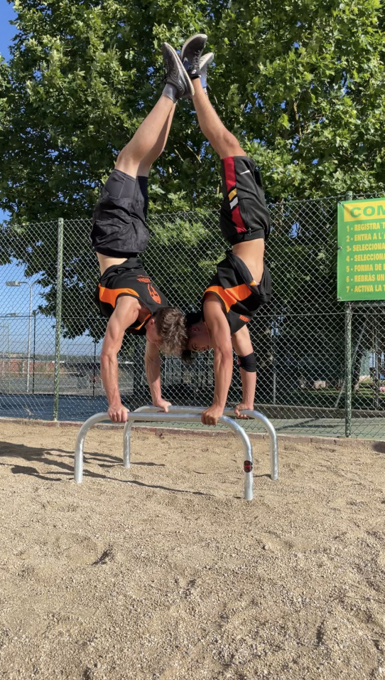 Paral·leles baixes Street Workout Cal·listènia